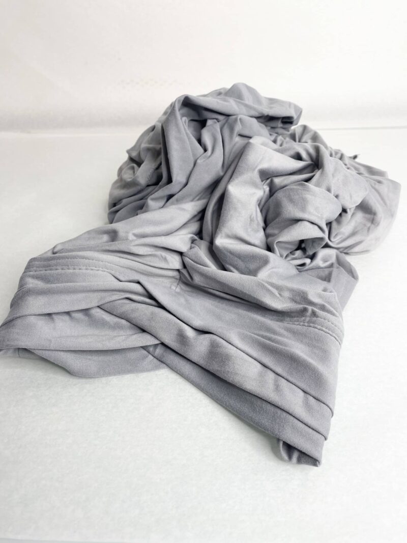 Hijab Jersey Croisé trois bandes gris clair perle