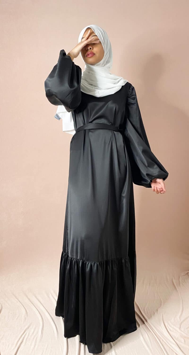 Abaya Satiné évasé Manche Bouffante noire brillante