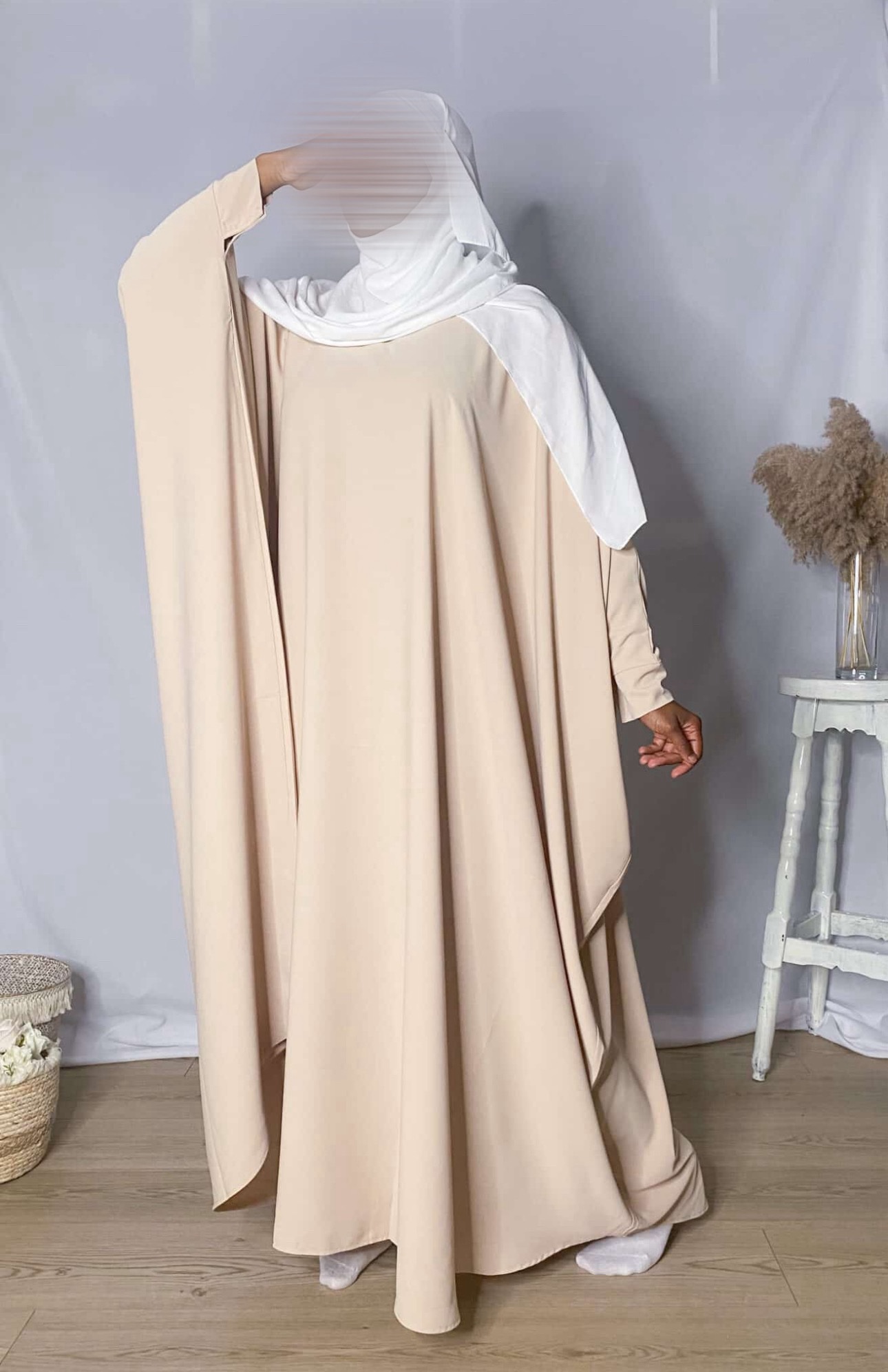 Abaya Saoudienne Papillon en Soie de Medine Nude