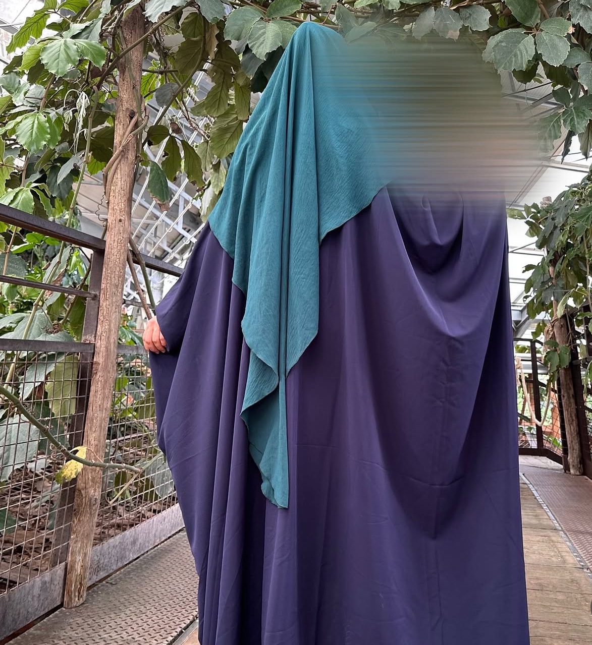 Abaya Saoudienne Papillon en Soie de Medine Bleu Marine