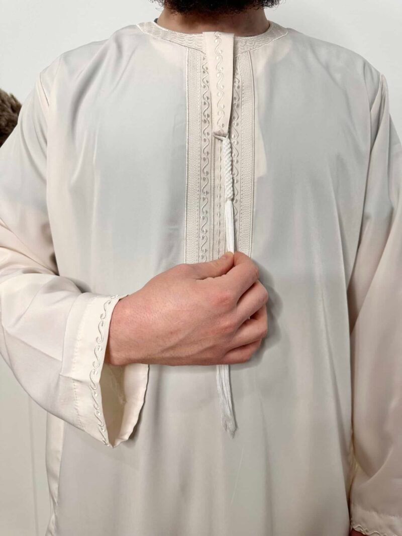 Qamis Emirati