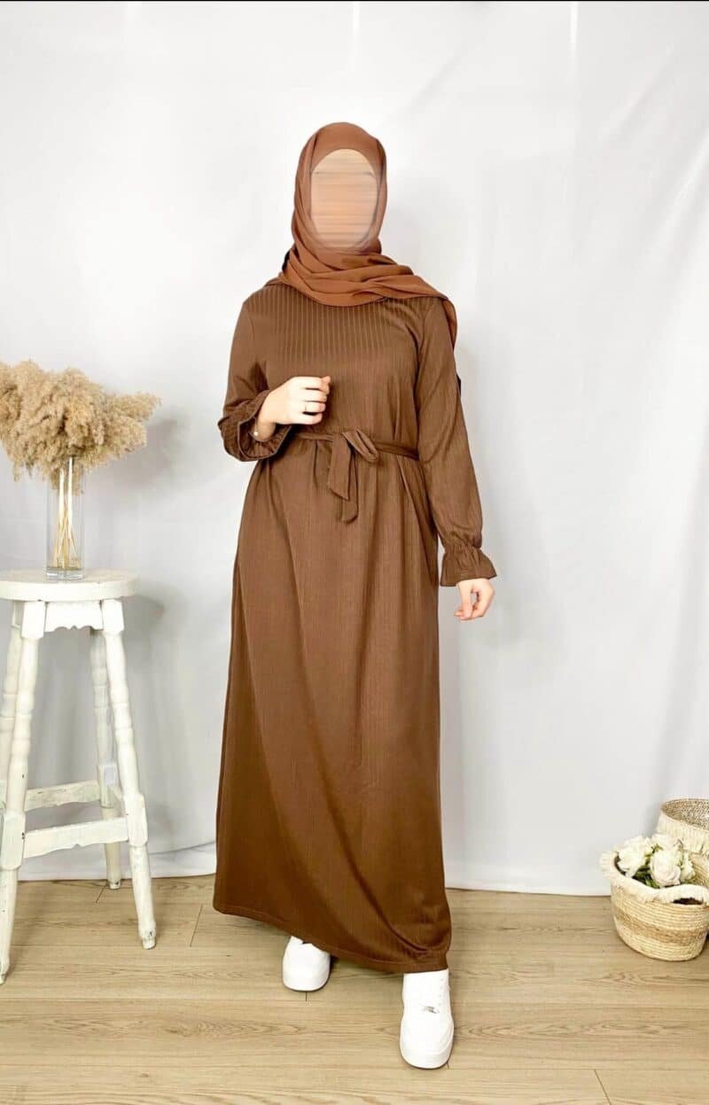 Abaya en maille manches tulipe, robe élégante et chaude pour femmes musulmanes, idéale pour l'hiver.