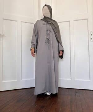 Abaya Dubai avec nœuds gris ficelle manche face