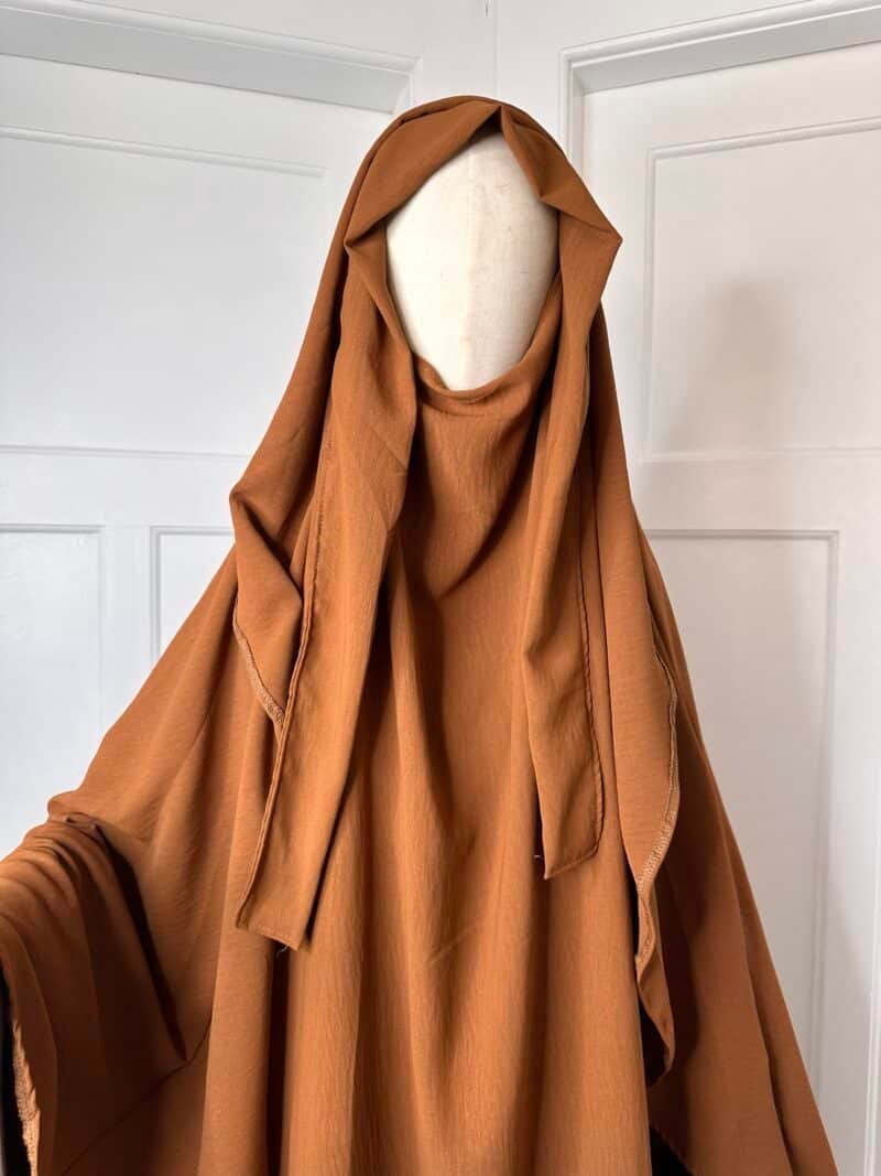 Khimar Jazz Indonésien pour femme voilée marron face zoom haut