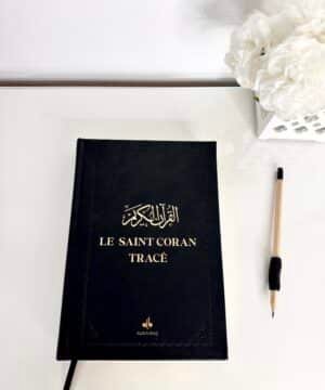 Le saint Coran à tracer écrire Quran noir écriture dorée